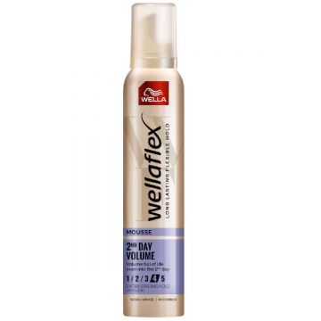 Spuma pentru par cu grad de fixare 4 2Days Volume Wellaflex, 200ml, Wella